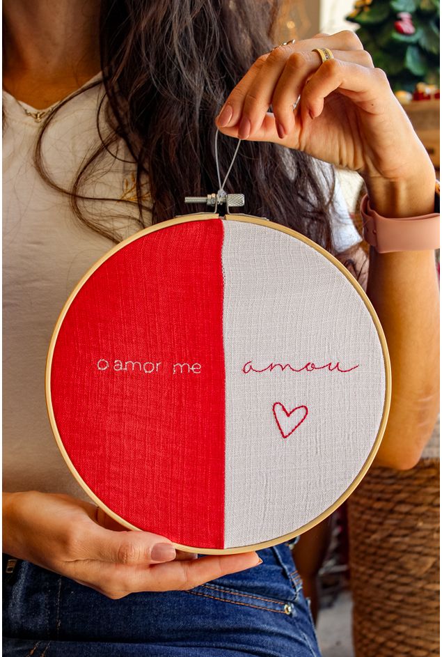 Bastidor Bordado O Amor Me Amou Mimo Galeria -4- Bastidor Bordado O Amor Me Amou Mimo Galeria -4-